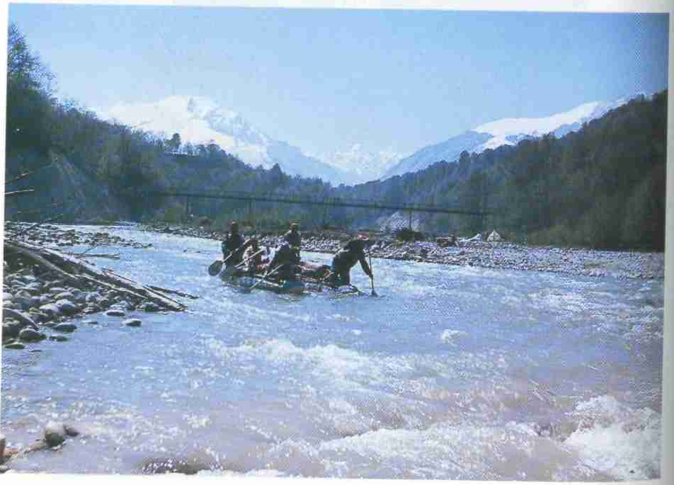 Сплав на плотах по кавказским рекам.